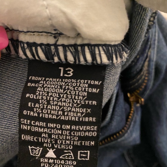 Fashion nova, high rise, stretch, frayed edges. excellent condition. Size 13 - Picture 5 of 5